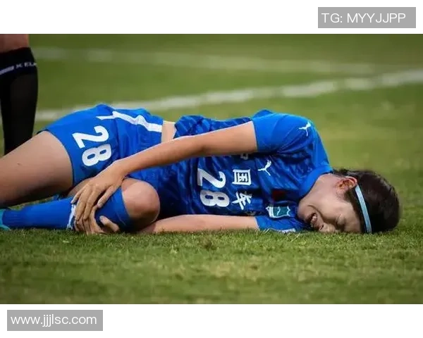 足球明星加盟中国送外卖行业引发热议，背后原因令人深思