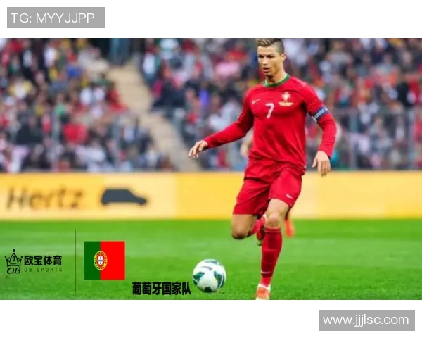 足球球星卡开包大惊喜 抽到C罗卡片引发热烈讨论 足球球星卡开包大惊喜 抽到C罗卡片引发热烈讨论