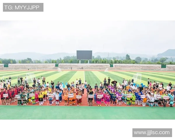 从热爱到辉煌全面解析青少年如何成长为顶级足球明星之路 从热爱到辉煌全面解析青少年如何成长为顶级足球明星之路
