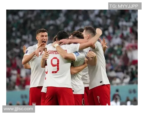 足球球星未婚生子引发热议 个人生活与职业生涯的挑战与抉择